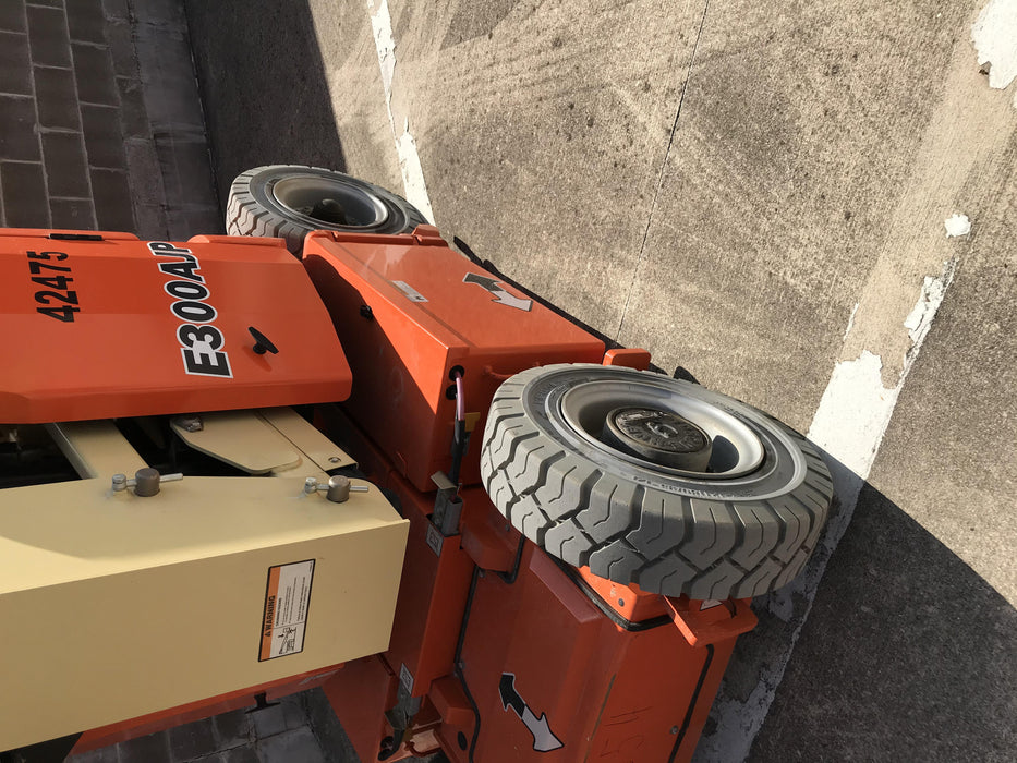 2019 JLG E300AJP