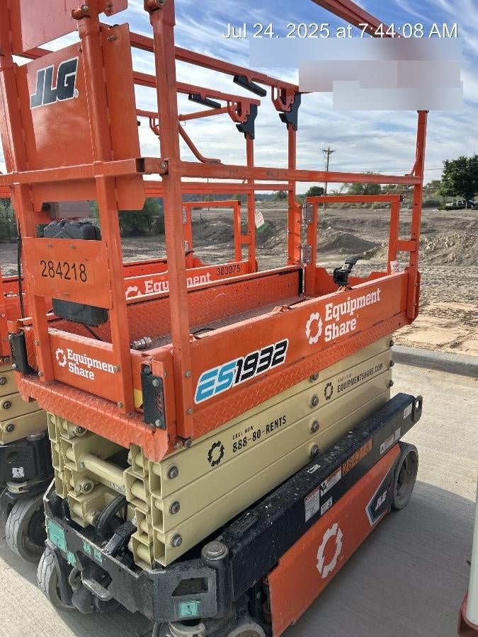 2022 JLG ES1932