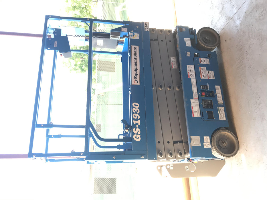 2020 Genie GS-1930 Solid Non Marking Tires, Beacon, Folding rails with half height swing gate, 800W Inverter