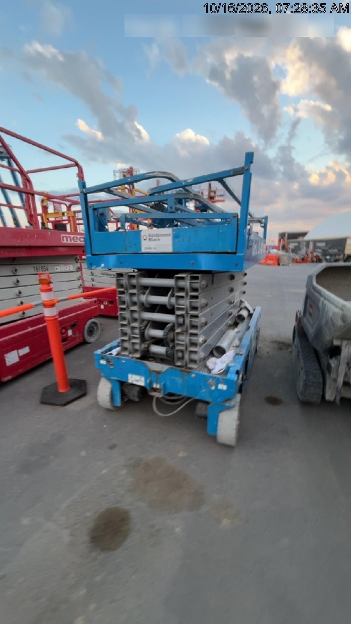 2019 Genie GS-4047 Folding rails with half height swing gate
