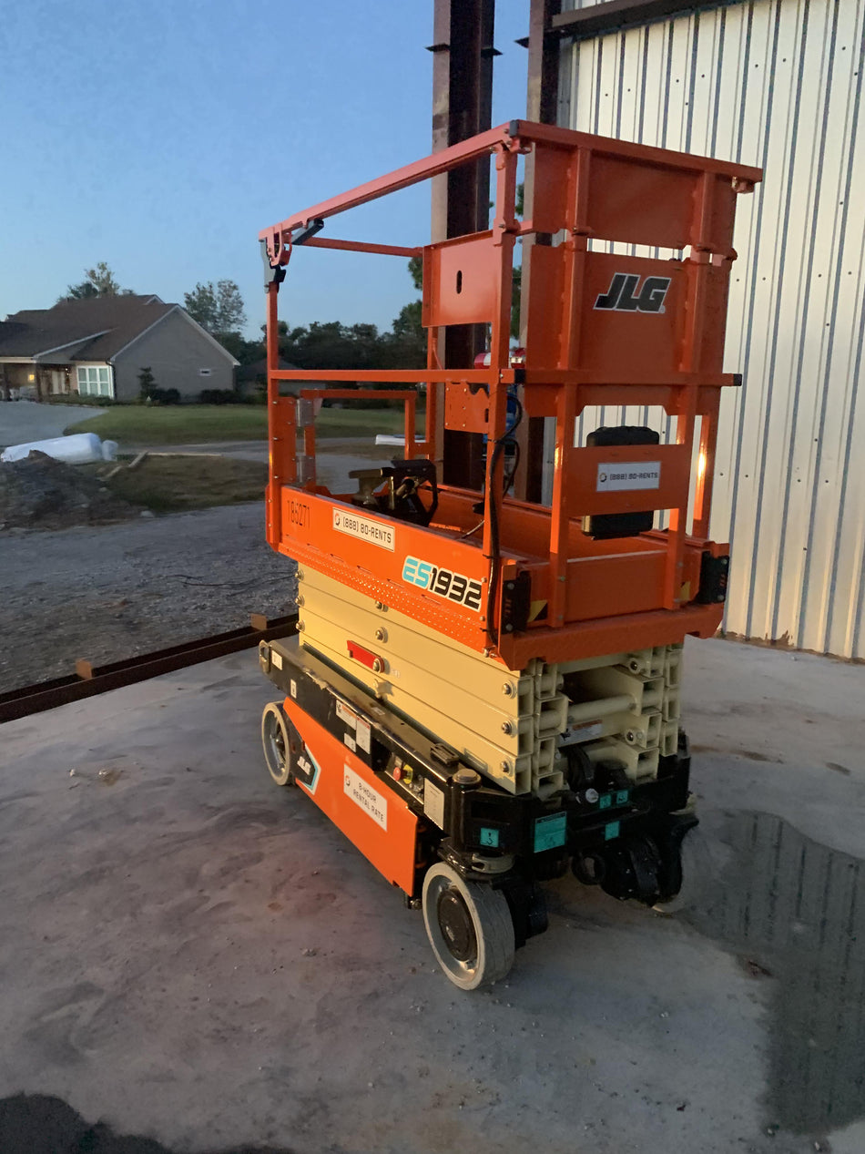 2021 JLG ES1932