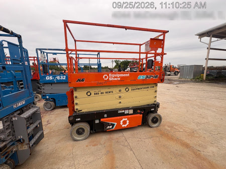 2022 JLG ES3246
