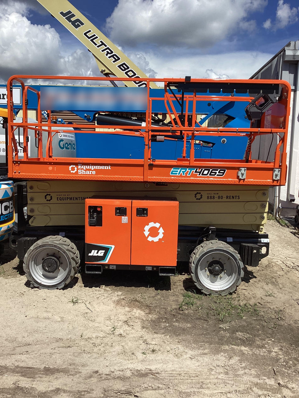 2022 JLG ERT4069