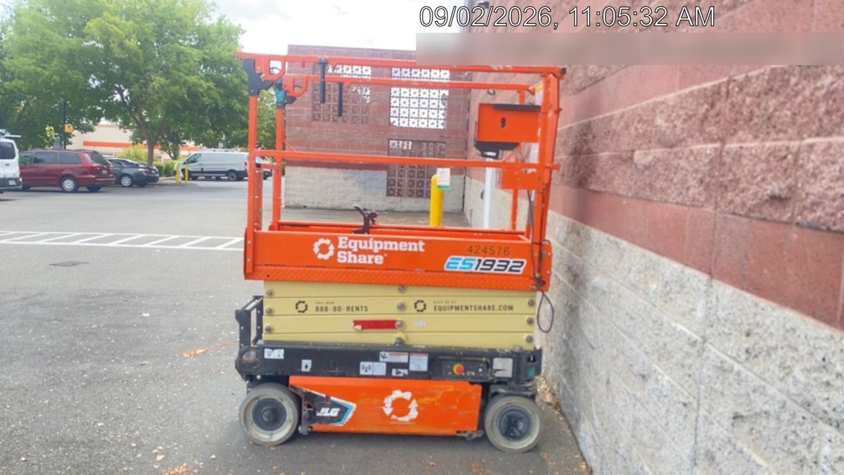 2024 JLG ES1932