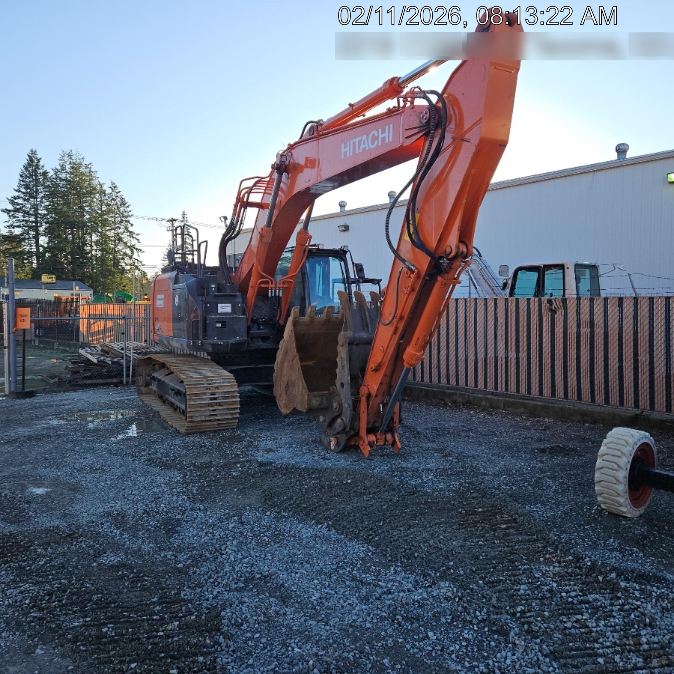 2025 HITACHI 54" Bucket - Hitachi