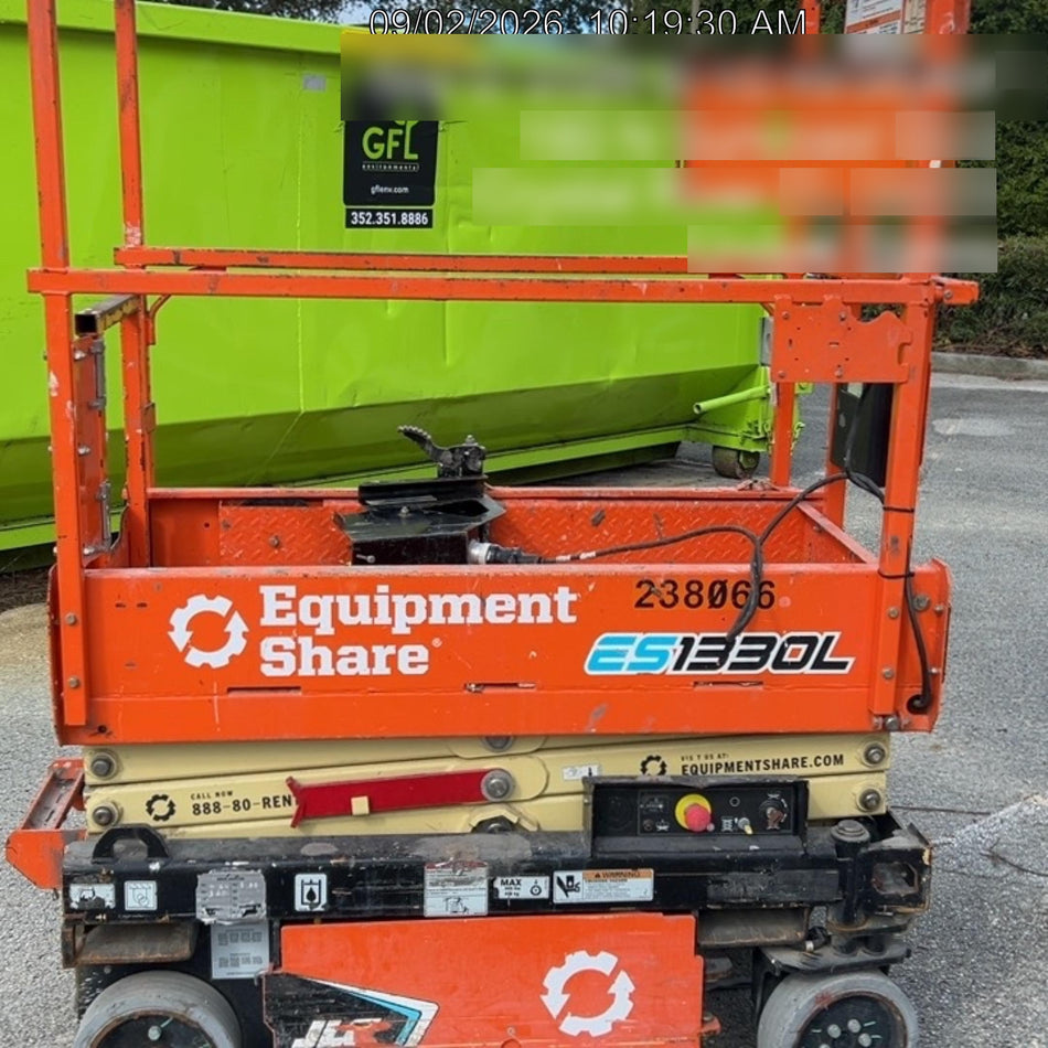 2022 JLG ES1330L