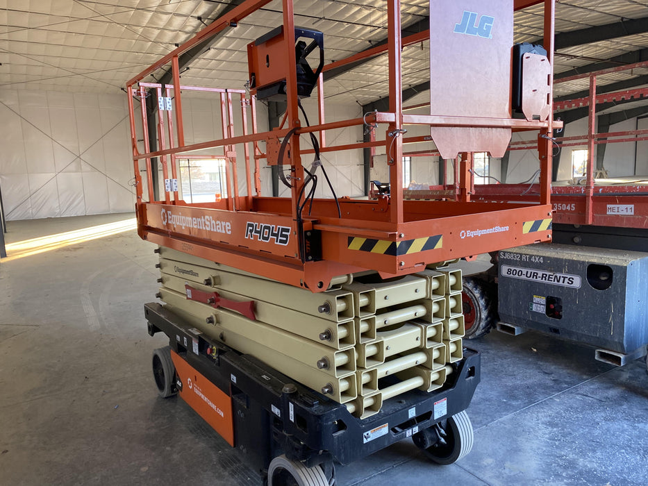 2022 JLG R4045