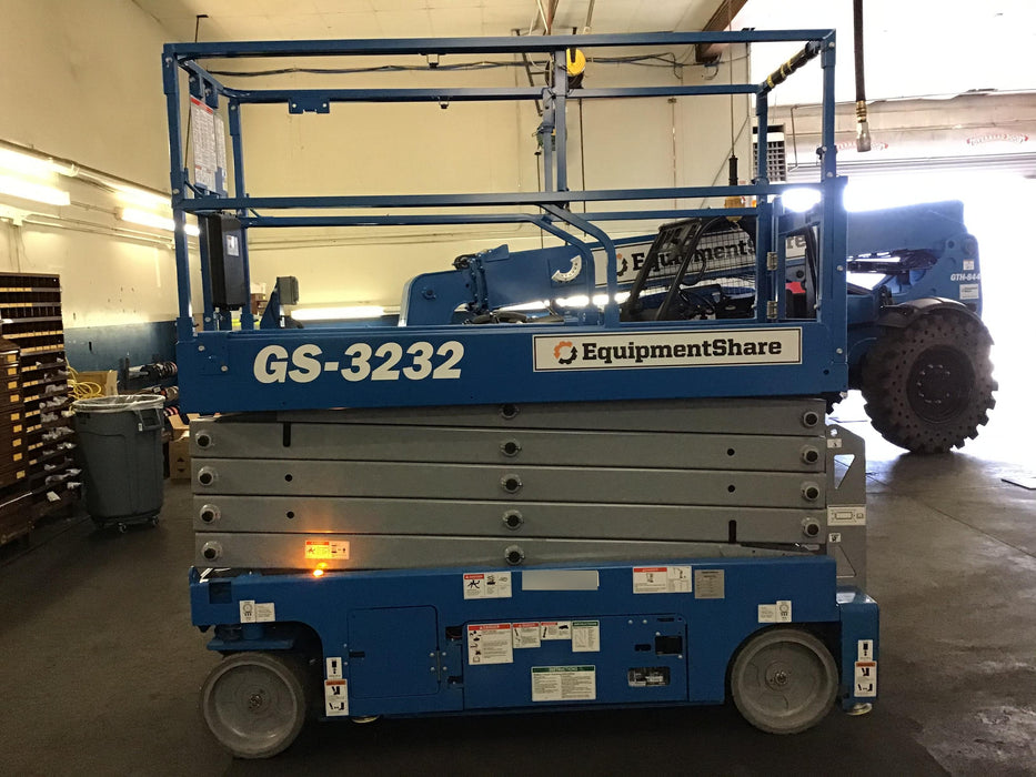 2020 Genie GS-3232 Standard, Folding half height swing gate, 800W Inverter