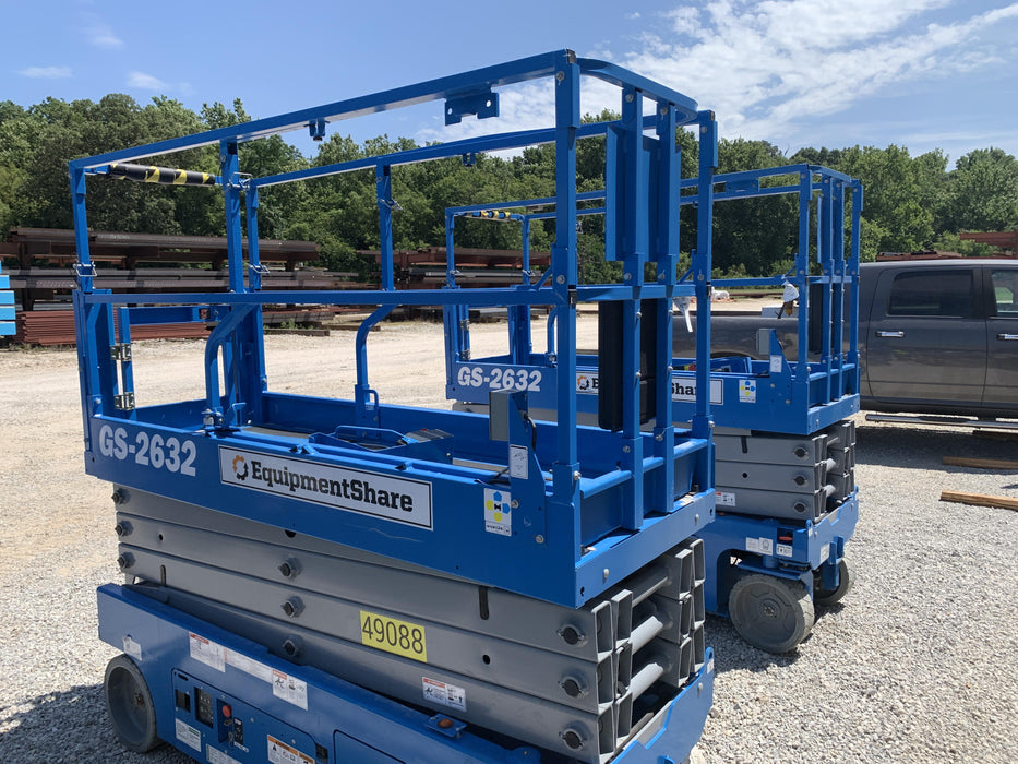 2019 Genie GS-2632 Folding rails with half height swing gate