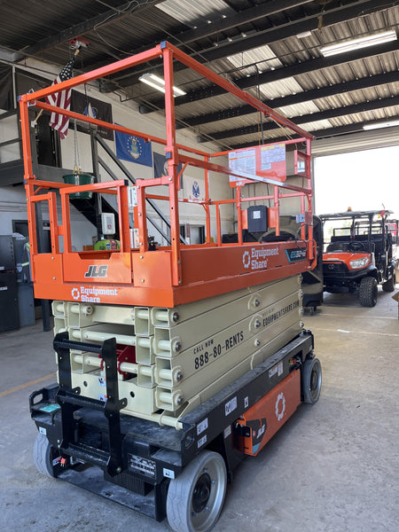 2025 JLG ES3246