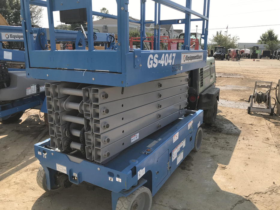 2019 Genie GS-4047 Folding rails with half height swing gate