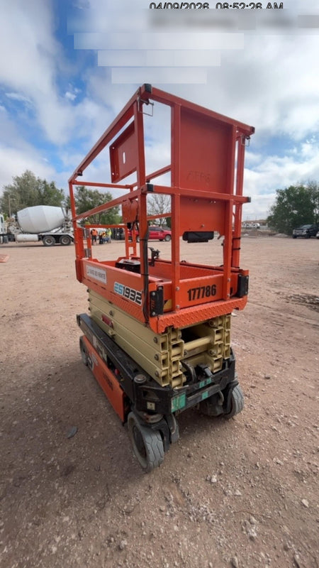 2021 JLG ES1932