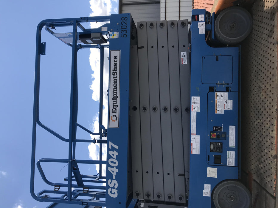 2019 Genie GS-4047 Folding rails with half height swing gate