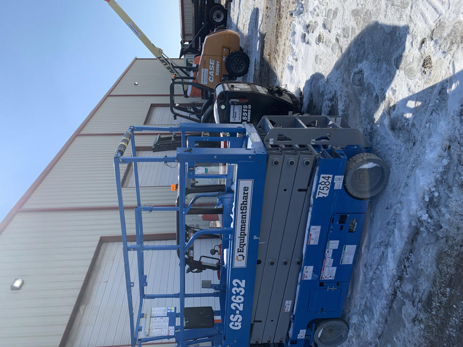 2019 Genie GS-2632 Folding rails with half height swing gate