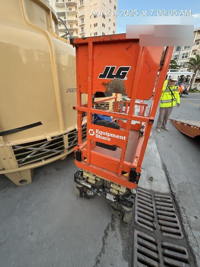 2022 JLG ES1330L