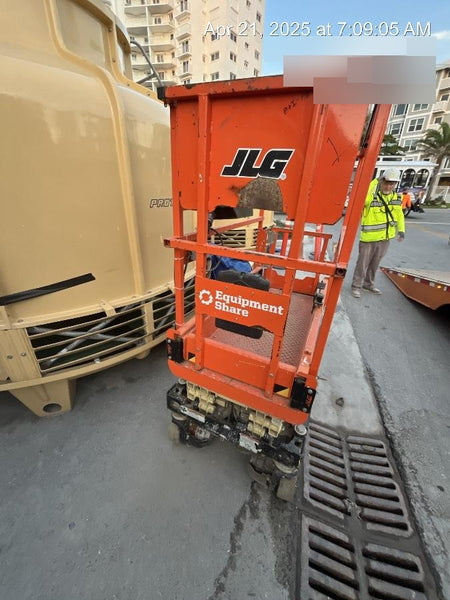 2022 JLG ES1330L