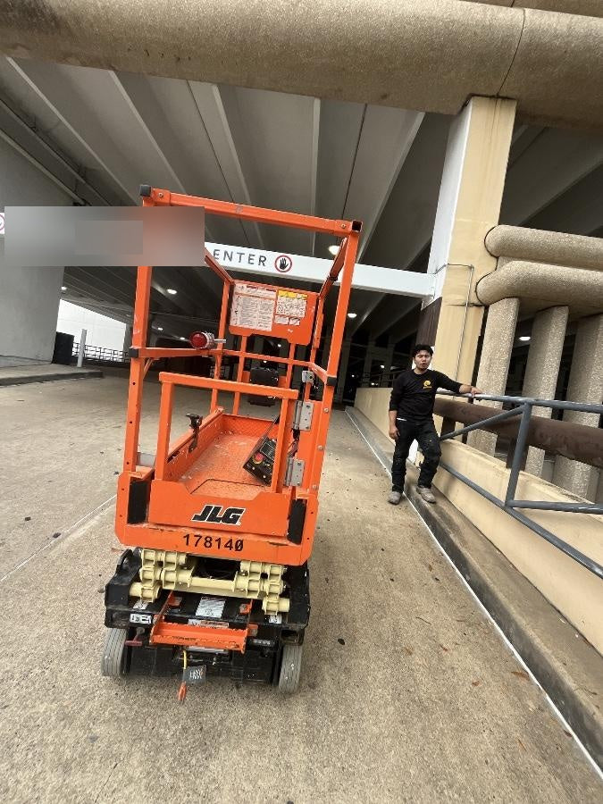2021 JLG ES1330L