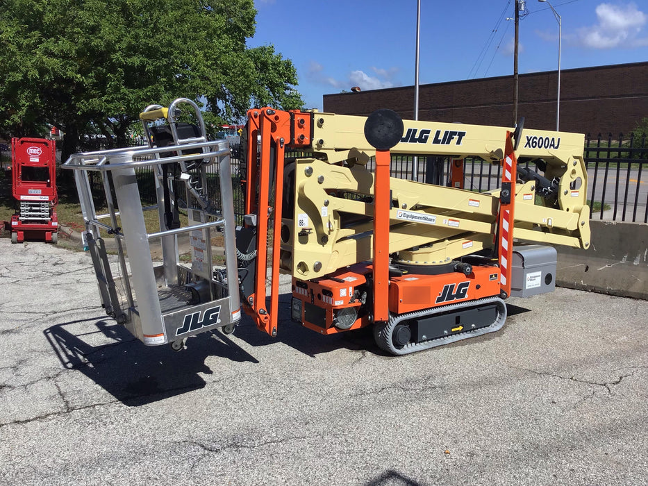2019 JLG X600AJ