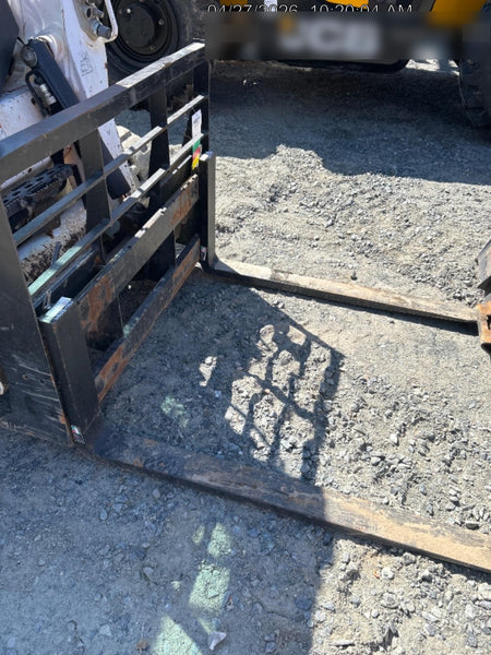 2025 ARROW MATERIAL HANDLING 72" Pallet Forks - Arrow