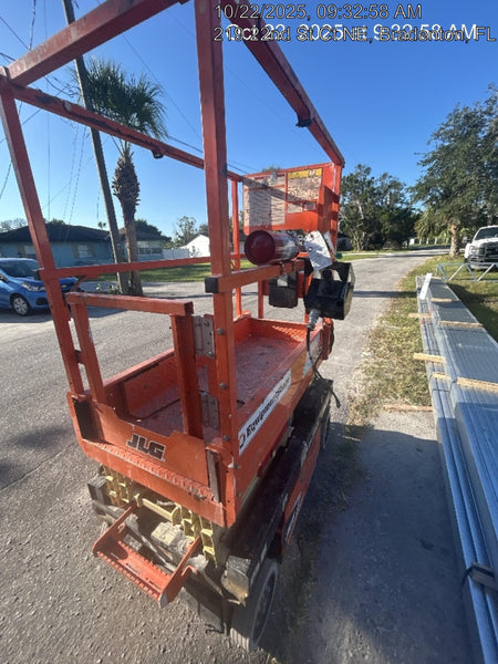 2021 JLG ES1330L
