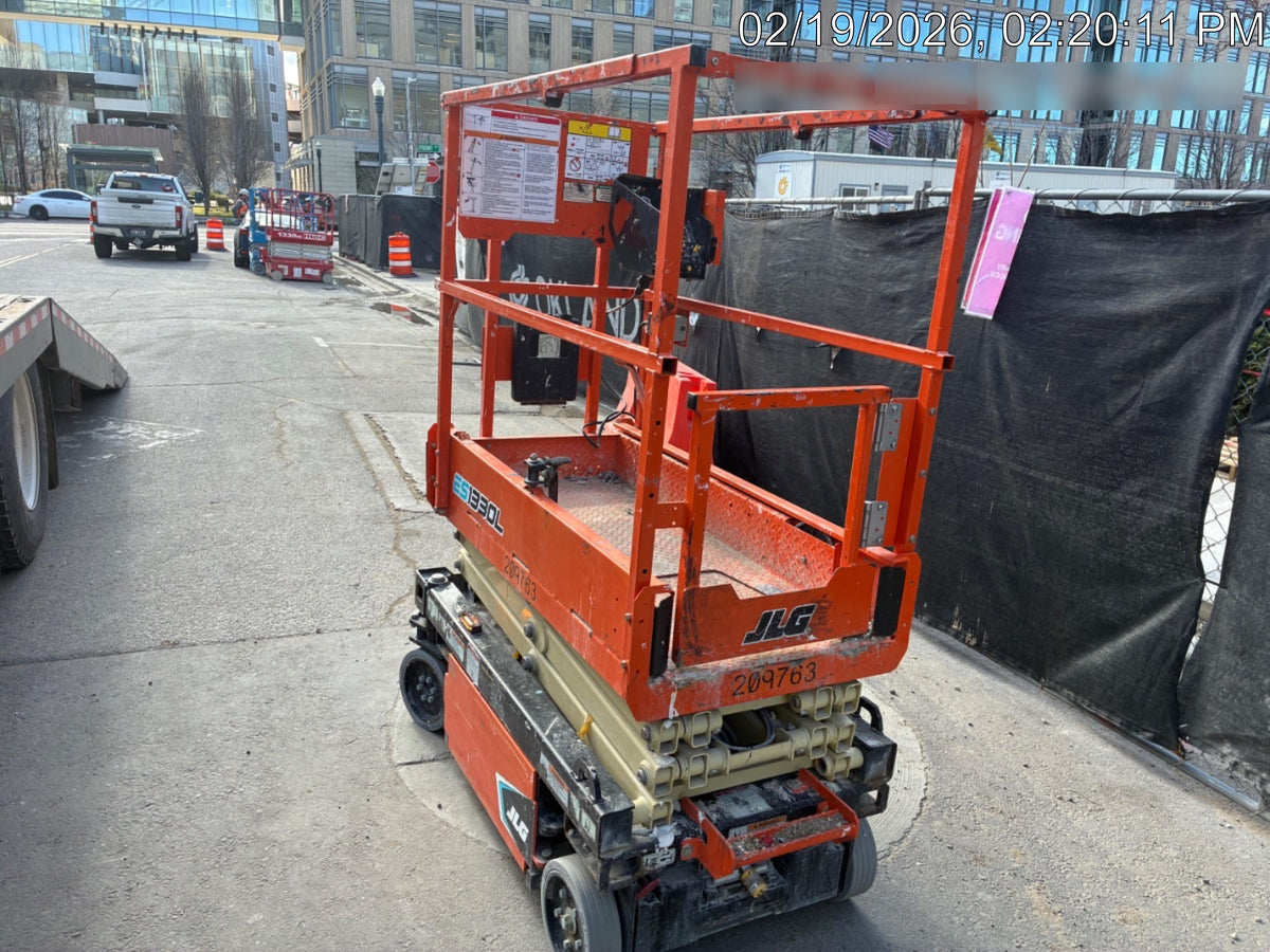 2022 JLG ES1330L