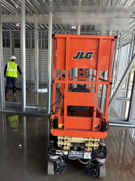 2022 JLG ES1330L