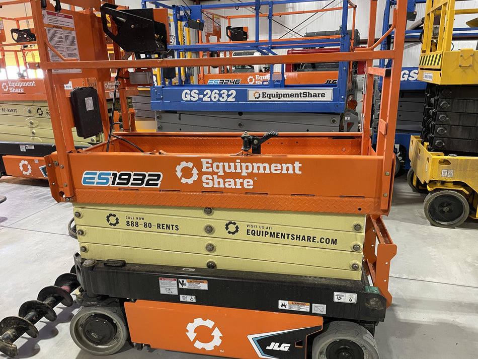 2022 JLG ES1932