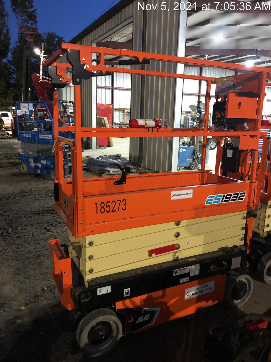 2021 JLG ES1932