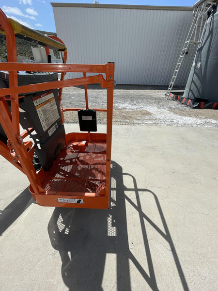 2019 JLG E300AJP