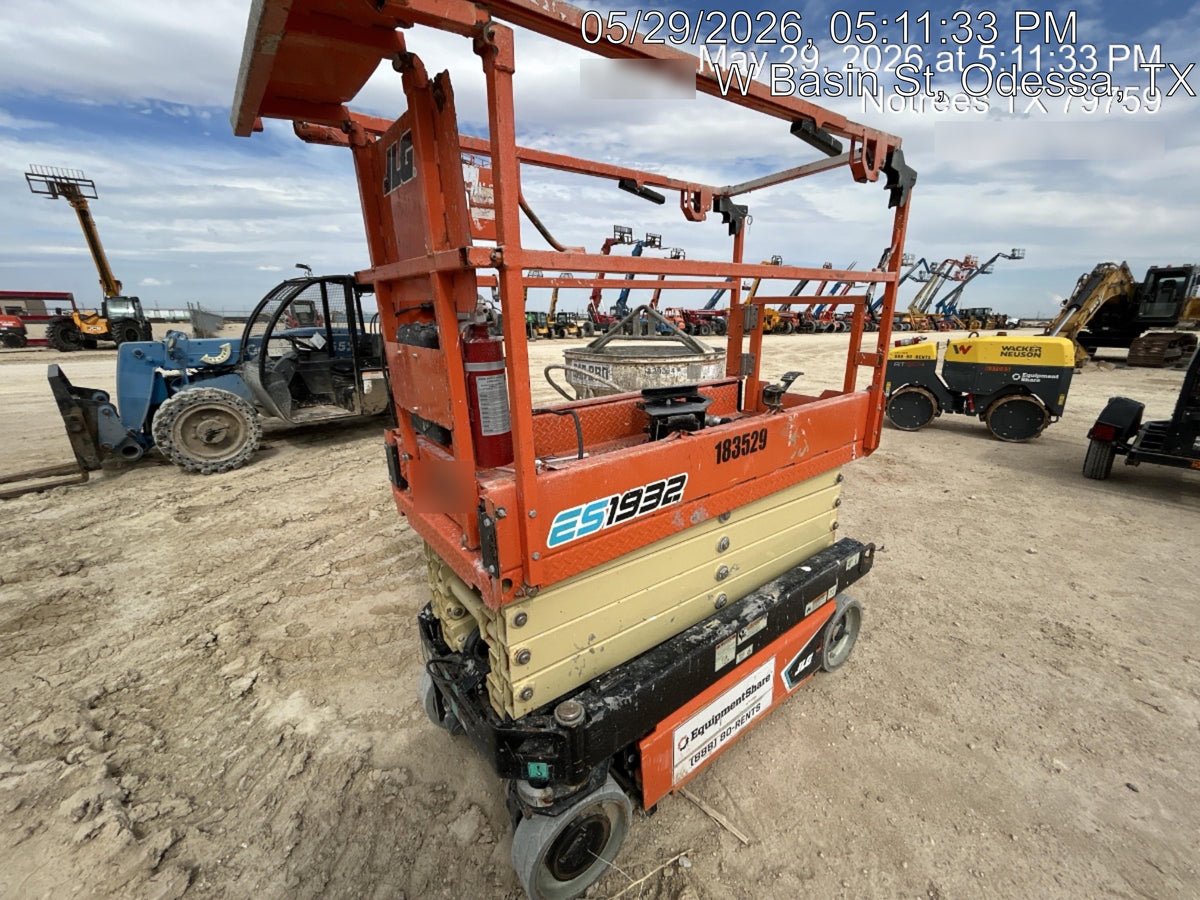 2021 JLG ES1932