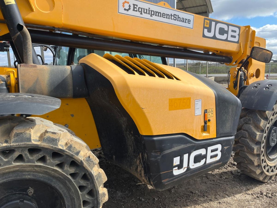 2019 JCB 509-42 Cab/Heat/Air, 74 HP, Solid Tires, STD Worklight, Beacon, Aux Hydraulics, Lifting Eye, Back up Alarm w/66" Carriage/60" Forks
