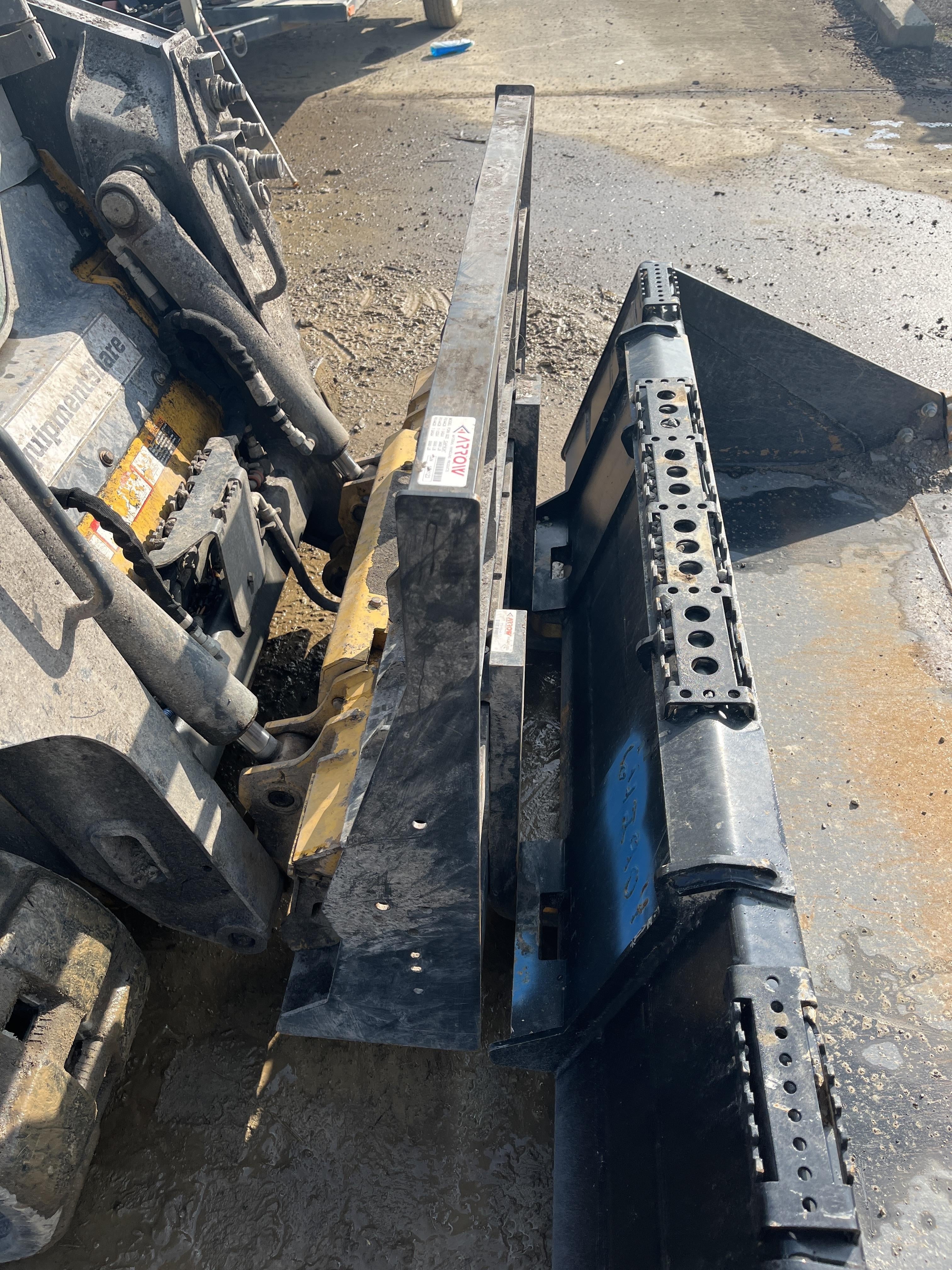 2026 ARROW MATERIAL HANDLING 72" Pallet Forks - Arrow