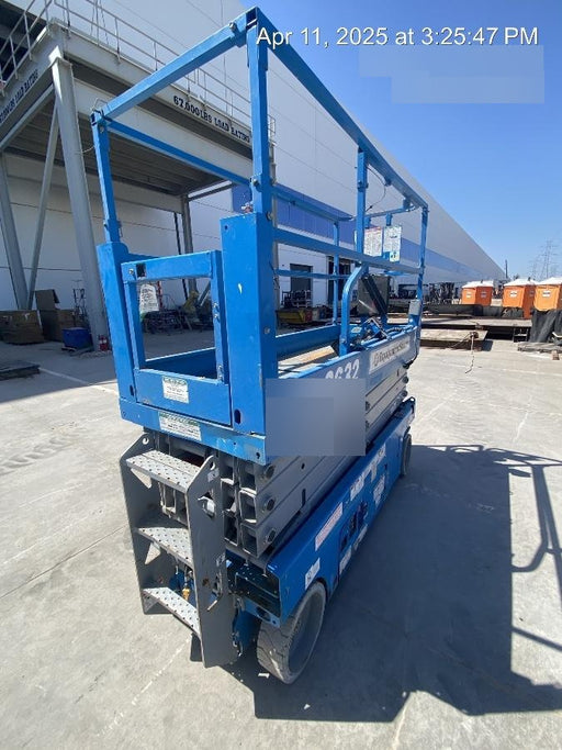 2019 Genie GS-2632 Folding rails with half height swing gate