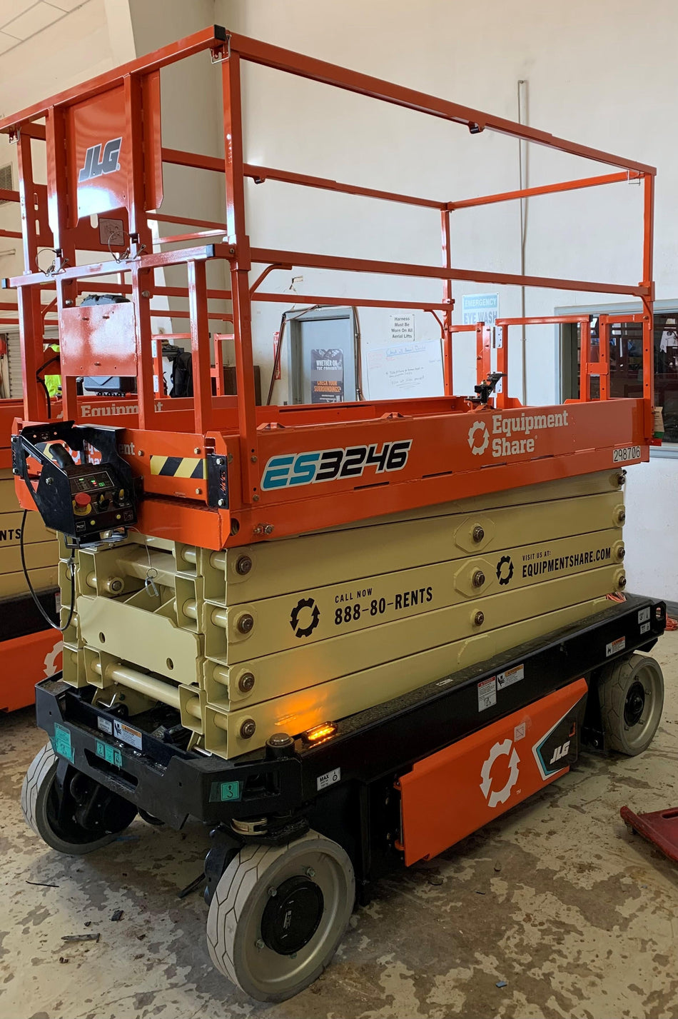 2023 JLG ES3246