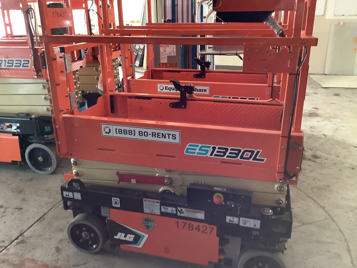 2021 JLG ES1330L