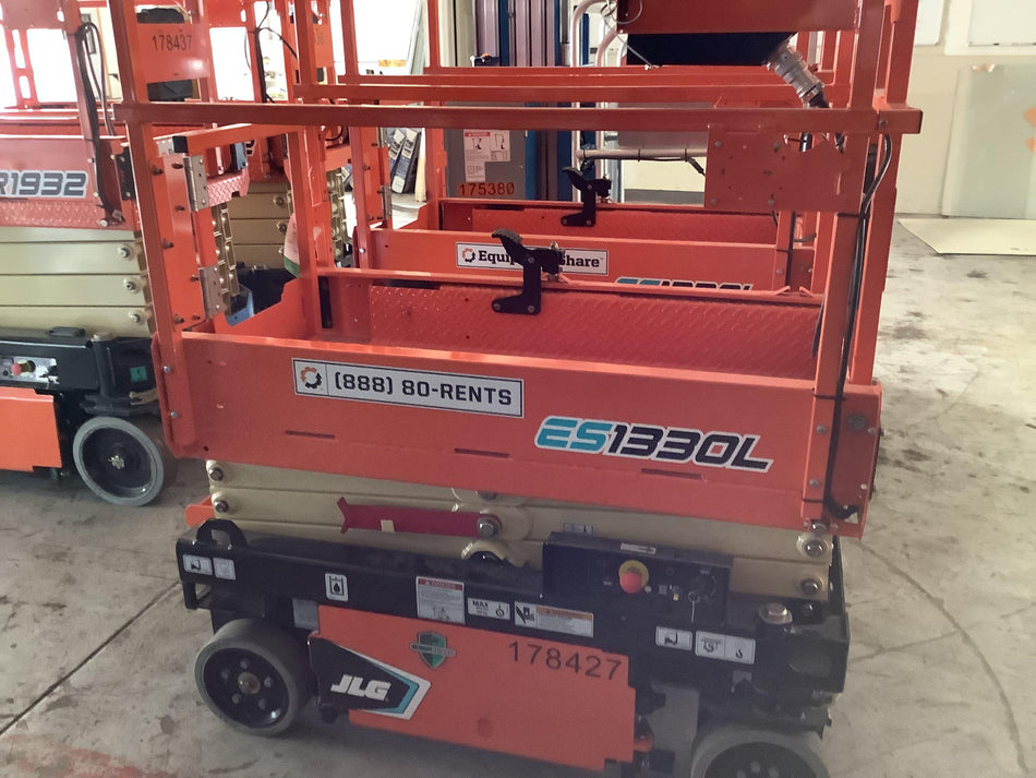2021 JLG ES1330L