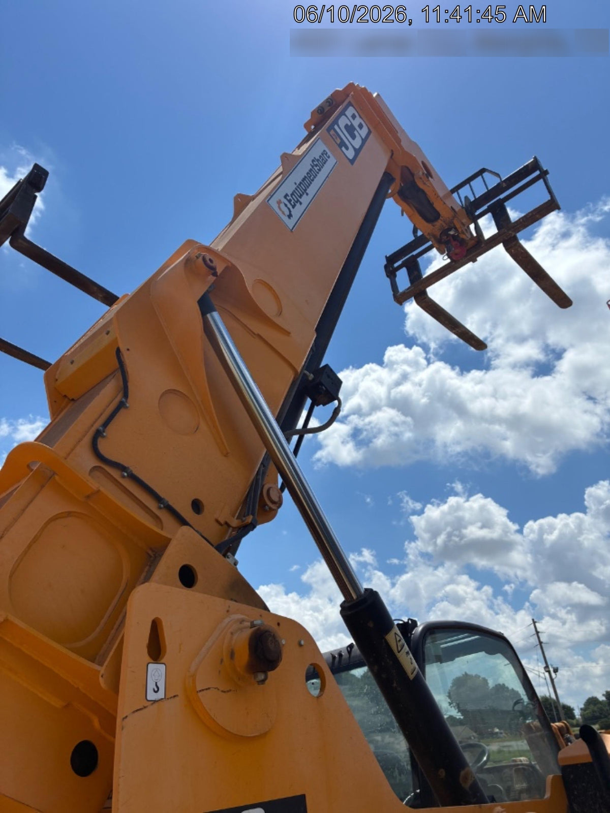 2019 JCB 512-56 Canopy, 109 HP, Solid Tires, STD Worklight, Beacon, Aux Hydraulics, Lifting Eye, Back up Alarm w/66" Carriage/60" Forks