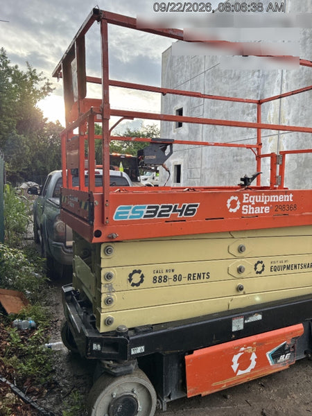 2023 JLG ES3246