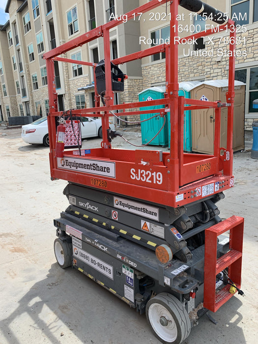 2020 Skyjack SJIII-3219 Solid NM Tires, Half height spring hinged entry gate, Dual Beacons, 800W Inverter