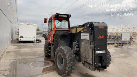 2022 JLG 1075