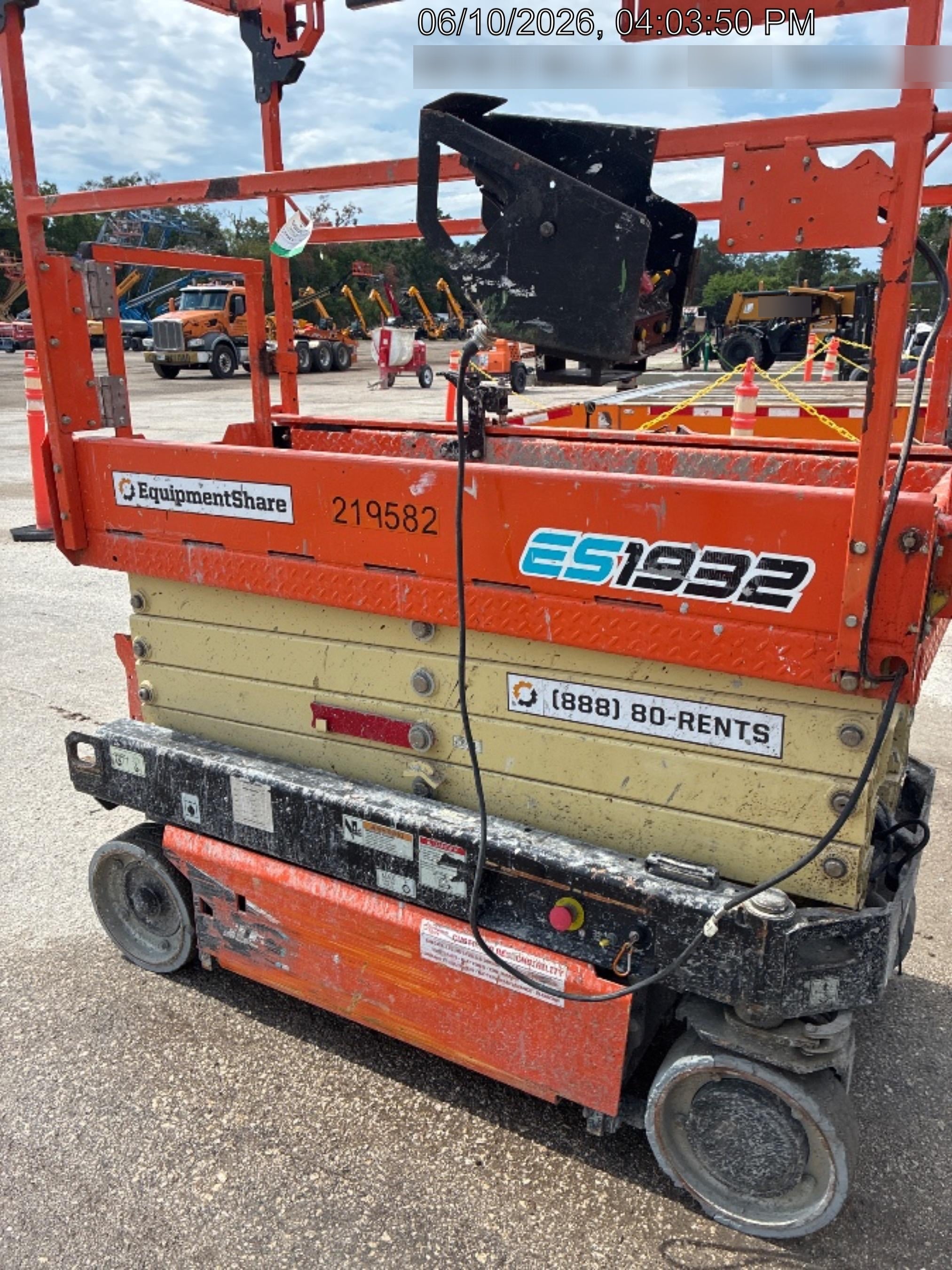 2022 JLG ES1932