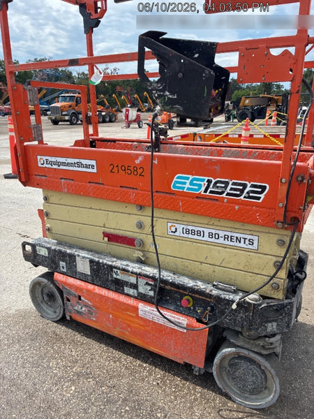2022 JLG ES1932