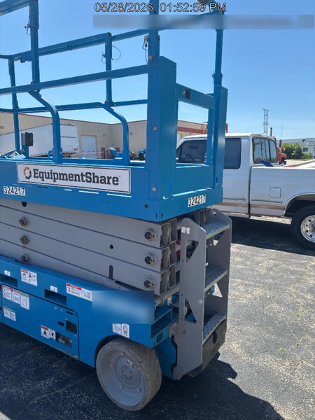 2023 GENIE GS-2632
