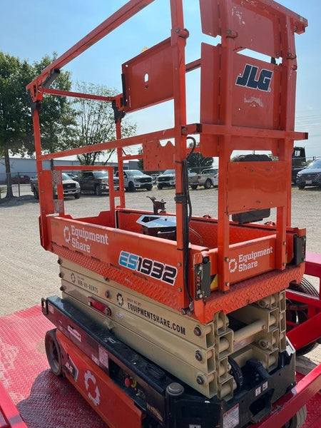2023 JLG ES1932