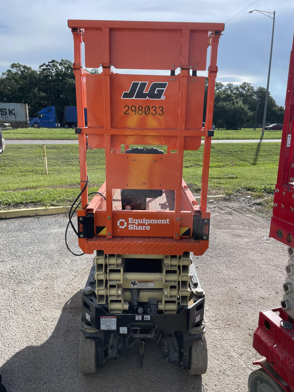 2023 JLG ES1932