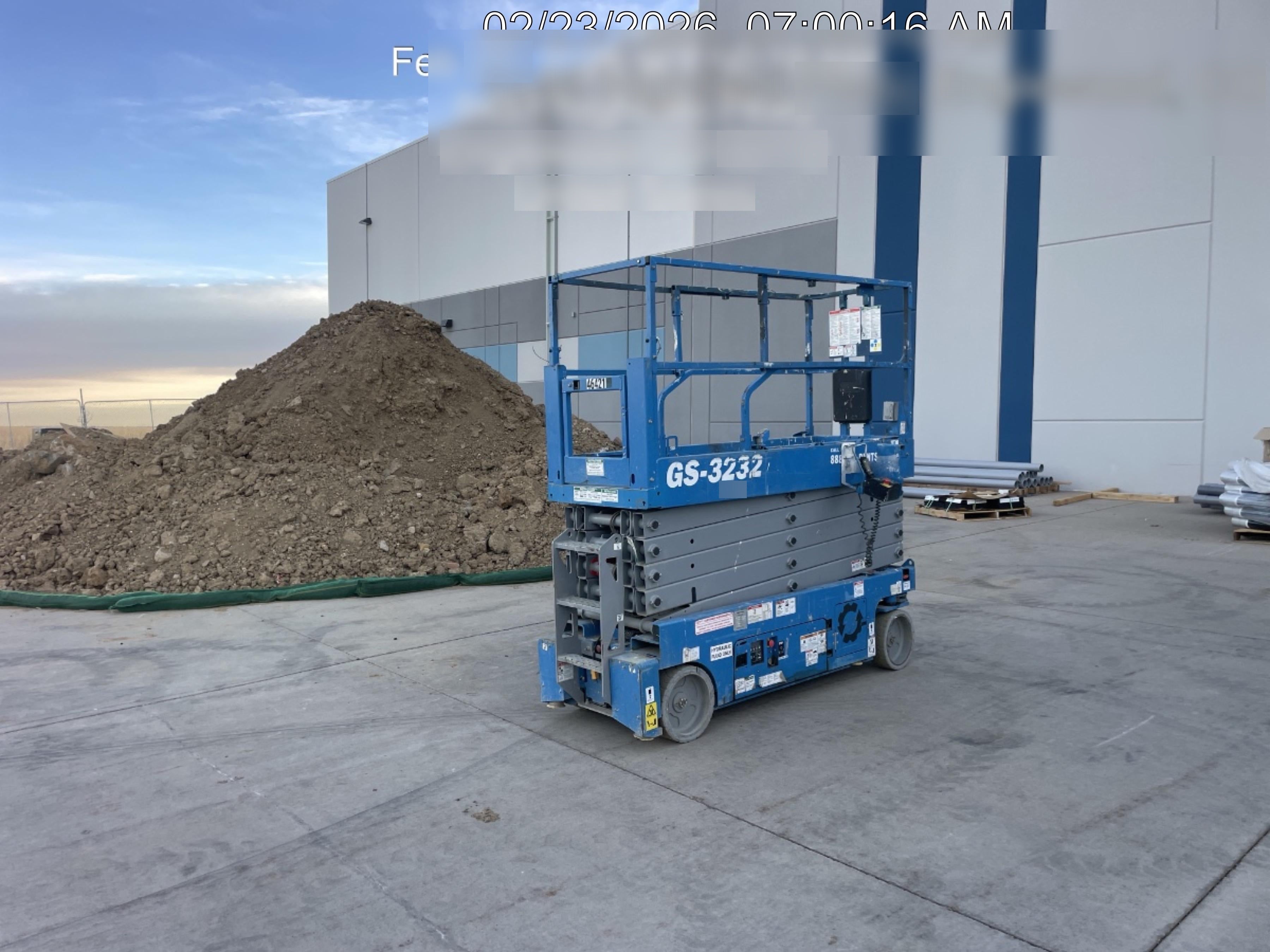 2019 Genie GS-3232 Folding rails with half height swing gate, 800 Amp Inverter