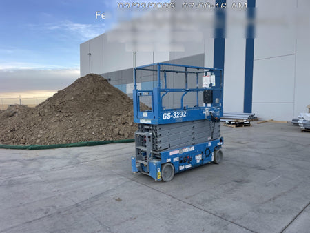 2019 Genie GS-3232 Folding rails with half height swing gate, 800 Amp Inverter