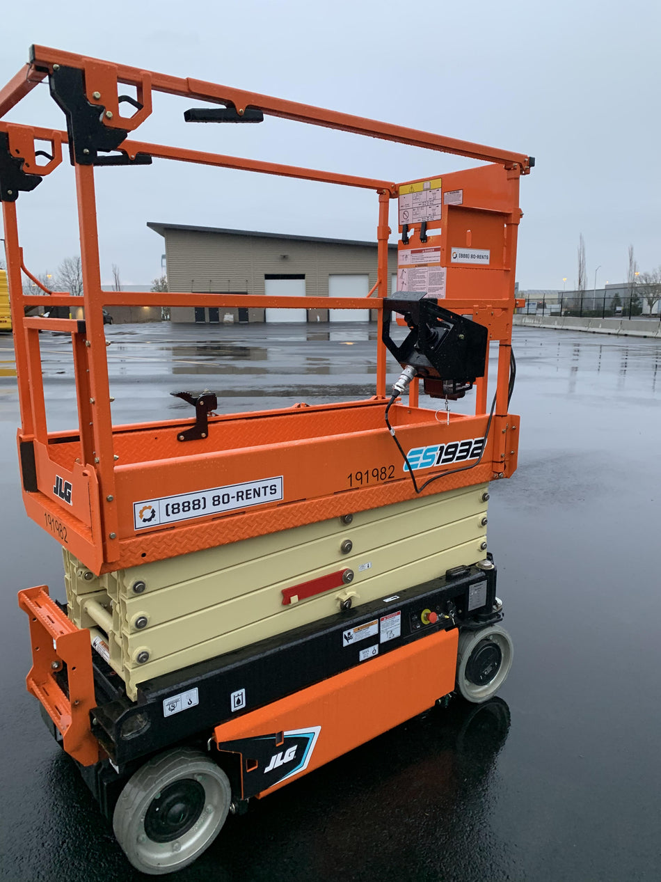 2021 JLG ES1932