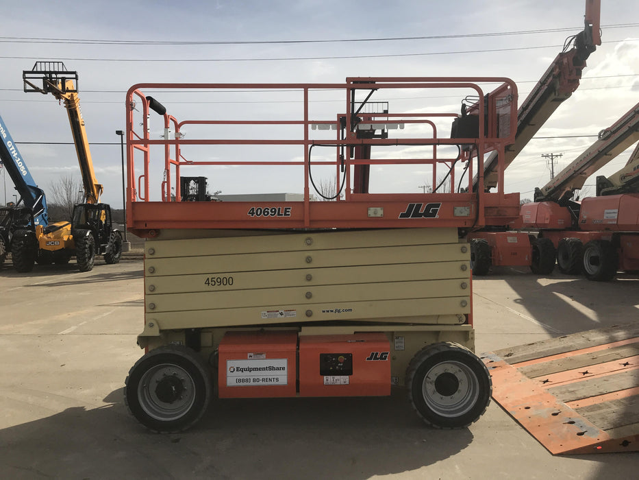 2019 JLG 4069LE