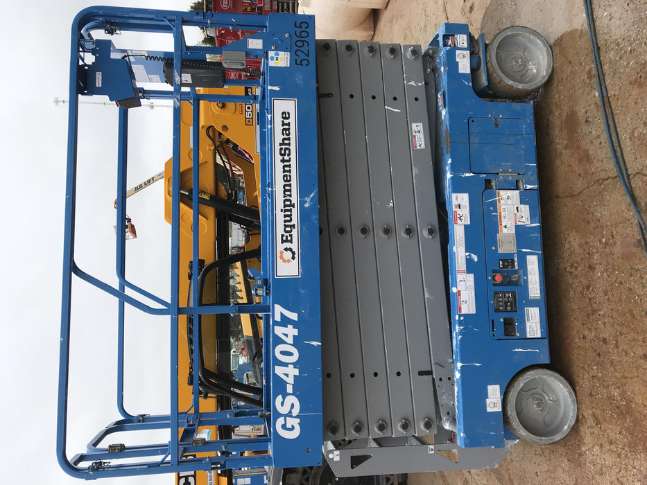 2019 Genie GS-4047 Folding rails with half height swing gate